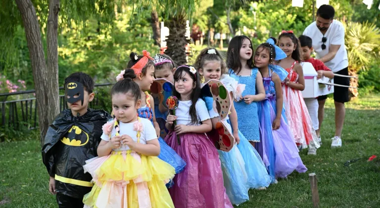 Manisa'da atıklar minik ellerde sanata dönüştü