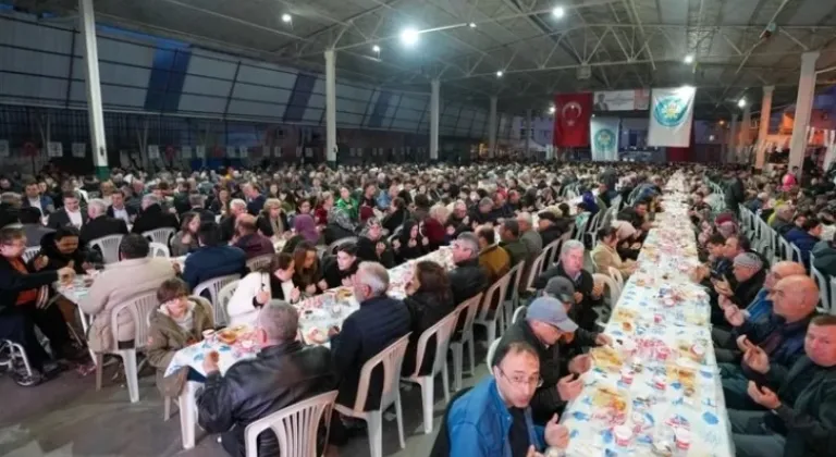 Manisa'da Bereket Sofrası Bu Kez Saruhanlı'da Kuruldu







