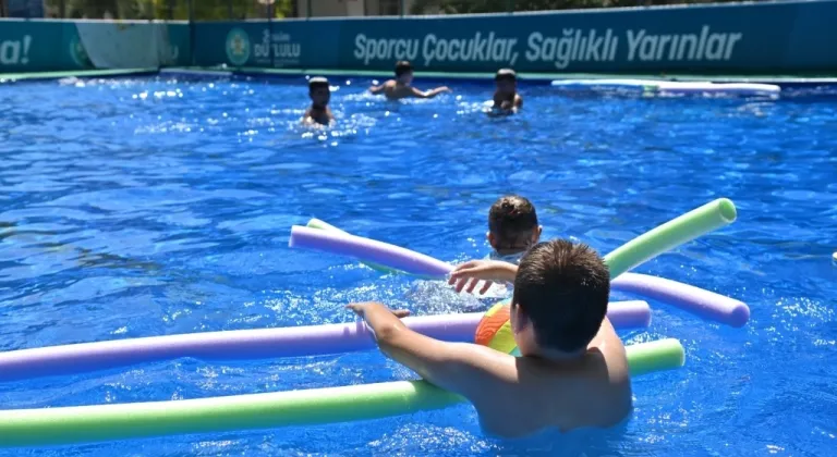 Manisa’da Çocuklara Ücretsiz Yüzme Eğitimi