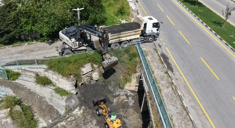 Manisa'da dere yatakları temizleniyor