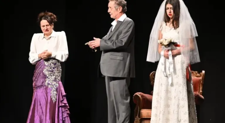 Manisa'da Evcilik Oyunu Seyirciyle İlk Kez Buluştu







