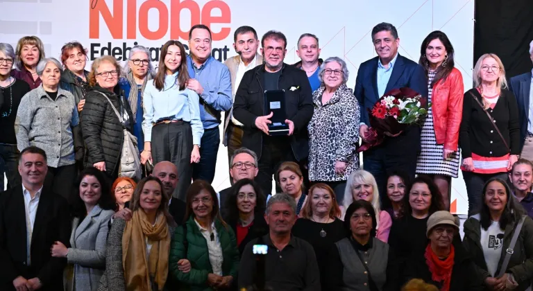 Manisa’da Nebil Özgentürk, Niobe Söyleşileri’nde sanatseverlerle buluştu