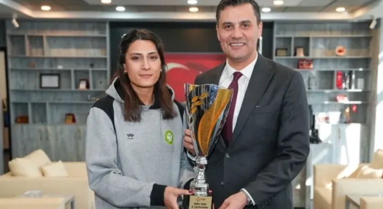 Manisa’nın Sultanları, KFC Kadınlar 1. Ligi'ne Yükseldi







