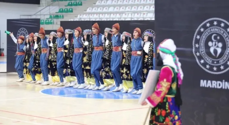 Mardin, Halk Oyunları Bölge Yarışması ile Renkli Görüntülere Sahne Oldu