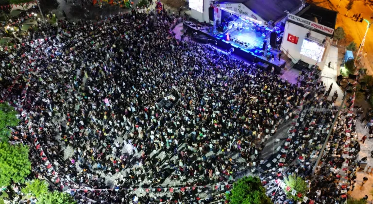 Mardin'de tarihi rekor: Kiraz Festivali’nin kapanışında 65 bin kişi Funda Arar ile coştu!
