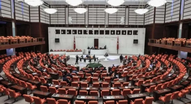 Meclis’in Çalışma Süresi Uzatıldı: Tatil Yok!









