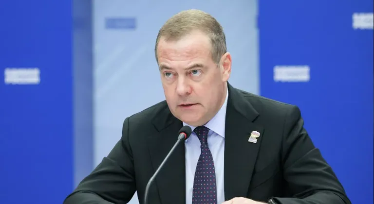 Medvedev: “Trump hızlı davranmazsa referandumla Rusya’ya katılabilir”