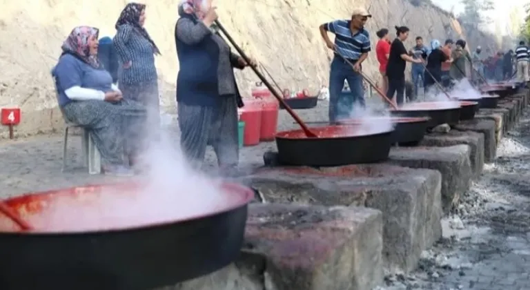 Melikgazi'de Salça Kaynatma Günleri Başlıyor









