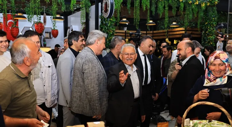 Memduh Büyükkılıç'tan Çarşı Melikgazi'ye ziyaret