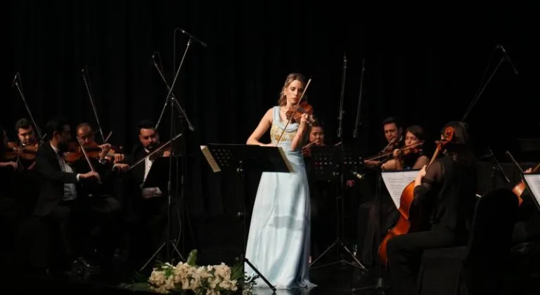 Mersin Büyükşehir Belediyesi Oda Orkestrası İlk Konserini Verdi