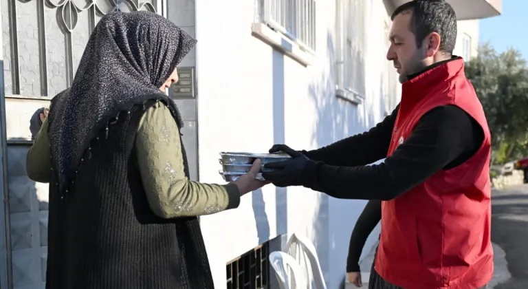 Mersin Büyükşehir Ramazan’da İhtiyaç Sahiplerinin Yanında