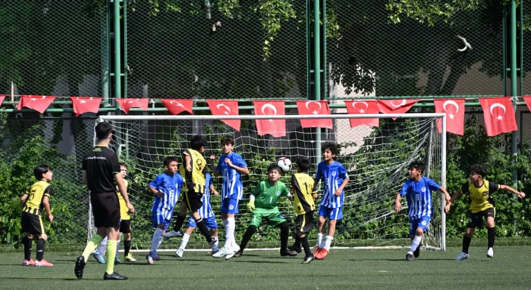 Mersin’de Çocuk Futbol Şenliği devam ediyor