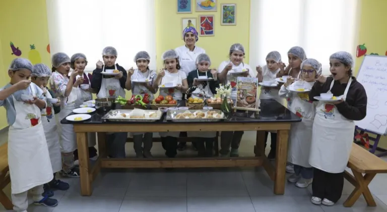 Mersin’de çocuklar mutfakta öğreniyor