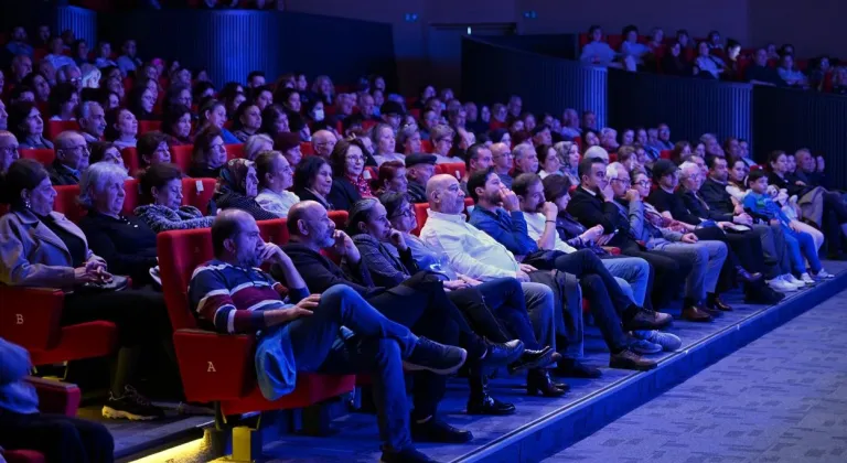 Mersin’de Dünya Tiyatro Günü coşkusu