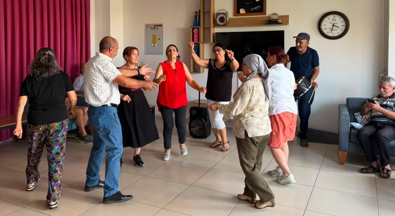 Mersin’de Emekliler Günü Coşkuyla Kutlandı
