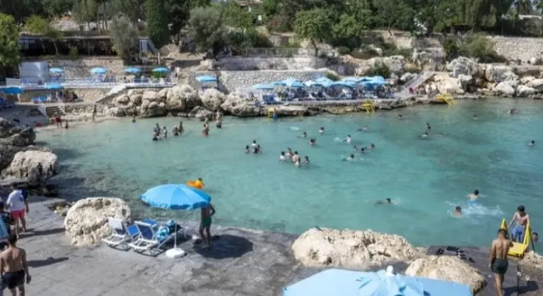 Mersin’de Halk Plajlarında Yaz ve Bayram Hazırlıkları Tamam








