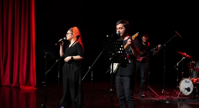 Mersin'de LGS'ye hazırlanan öğrenciler stresi konserle attı