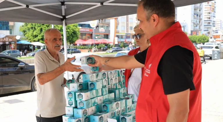 Mersin’de Mevlit Kandili’nde Vatandaşlara Kandil Simidi İkramı