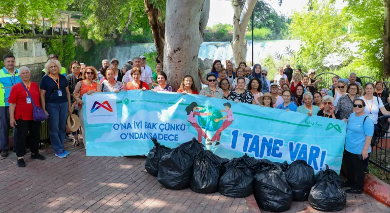 Mersin'de vatandaşlar çevre temizliği yaptı