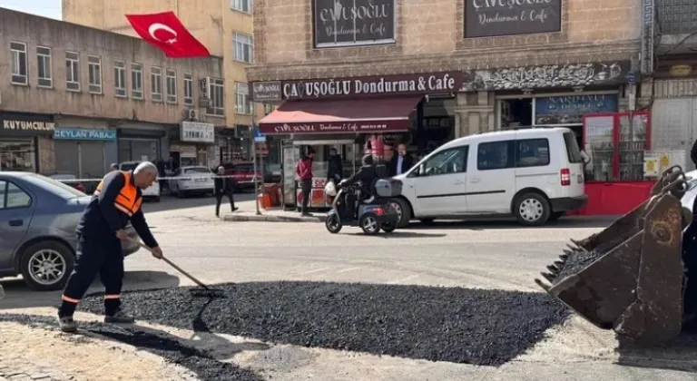 Midyat’ta Asfalt Bakım ve Onarım Çalışmaları Aralıksız Devam Ediyor