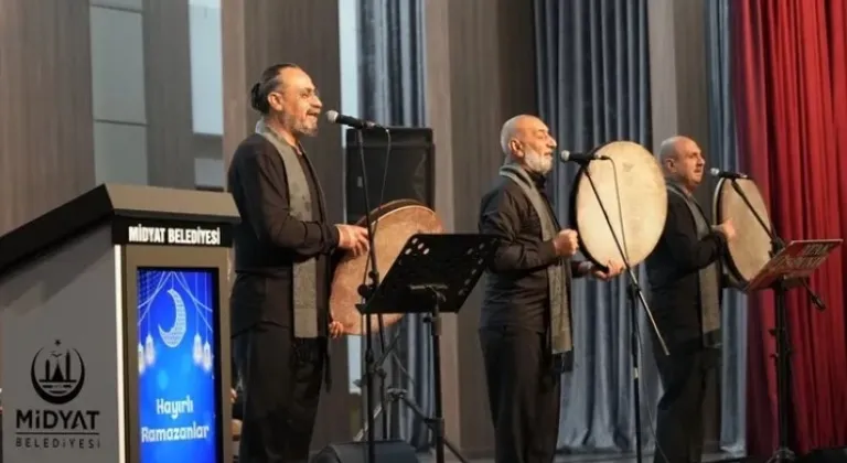 Midyat’ta Grup Tillo’dan Unutulmaz İlahi Dinletisi







