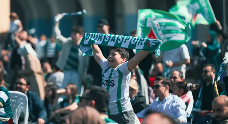Millet Bahçesi'nde dev ekranda Bursaspor coşkusu