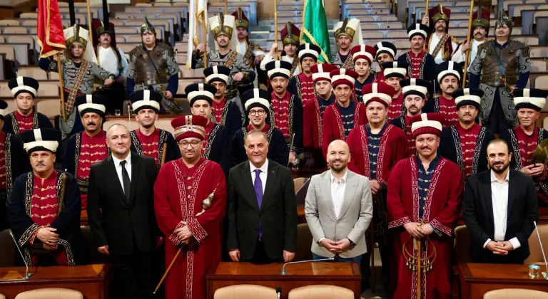 Milli maçta tribünleri coşturan mehteran Saraçhane'de