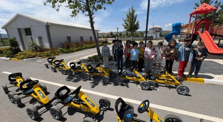 Miniklere Trafik Bilinci Uygulamalı Eğitimle Aşılanıyor