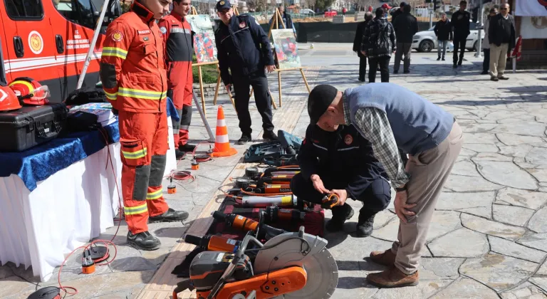Muğla Menteşe Meydanı'ndan afet mesajı verdi