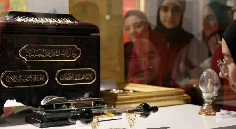 Mukaddes hatıralar Gaziantep’te vatandaşlarla buluşuyor