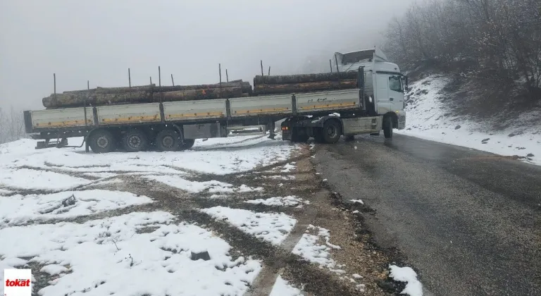 Navigasyon Yanılttı, TIR Köy Yolunda Mahsur Kaldı