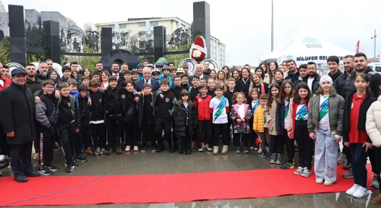 Nilüfer, 23 Nisan’ı Cumhuriyet Meydanı’nda kutladı