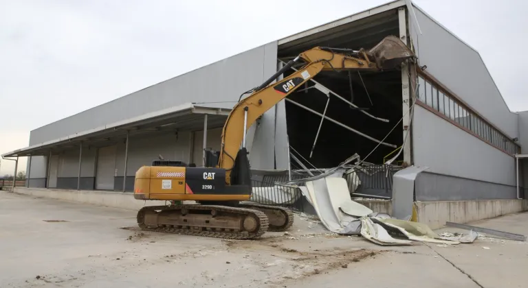 Nilüfer’de Kaçak Depo Yıkımı Gerçekleştirildi