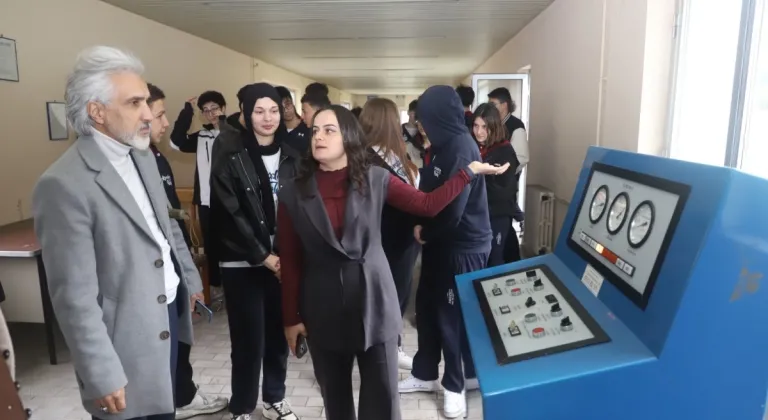 Öğrenciler TİSKİ Arıtma Tesisinde Suyun Yolculuğunu Keşfetti