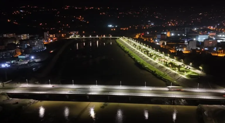 Ordu’da Melet Köprüsü Yeni Aydınlatmasıyla Geceleri de Dikkat Çekiyor