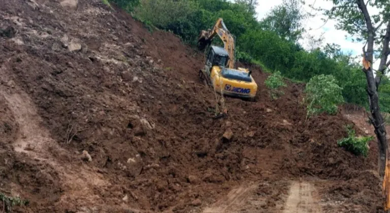 Ordu’da yoğun yağış sonrası heyelan mesaisi