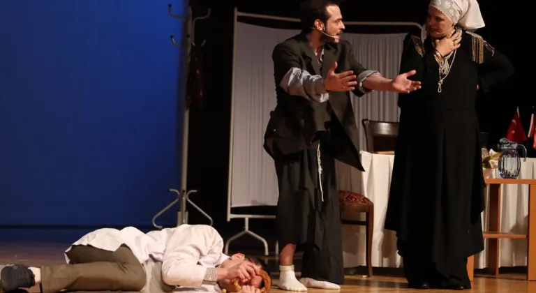 Osmangazi’de “Taksiratlı Şekibe” Seyirciyle Buluştu