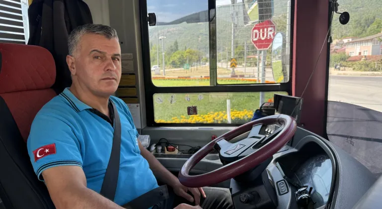 Otobüste fenalaşan yolcuyu güzergahını değiştirip hastaneye yetiştirdi