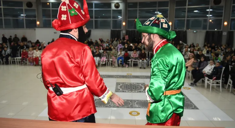 Ovaakça Karagöz ve sihirbazlık gösterisiyle eğlendi