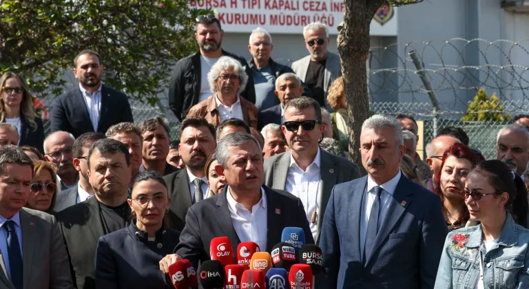 Özgür Özel, Bursa'da tutuklu bulunan Bozbey'i ziyaret etti