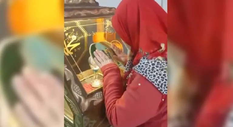 Pazaryeri’nde Kadir Gecesi’nde Sakal-ı Şerif’e yoğun ilgi