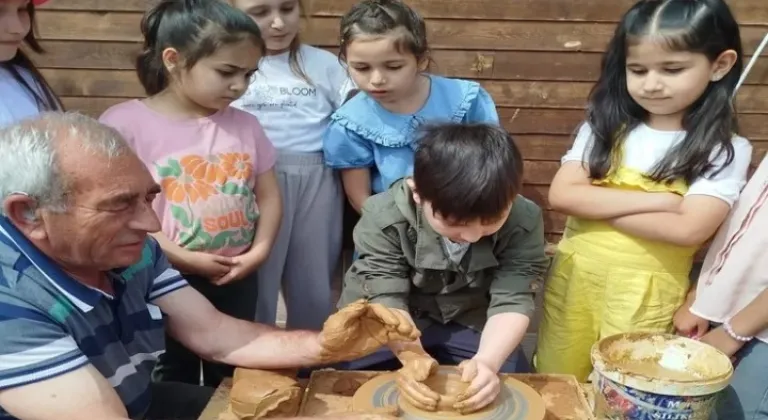Pazaryeri’nde Minik Eller Çömlekle Hayata Dokundu







