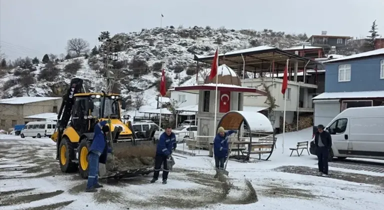 Pozantı-Ulukışla yolu kar yağışı sebebiyle ulaşıma kapatıldı