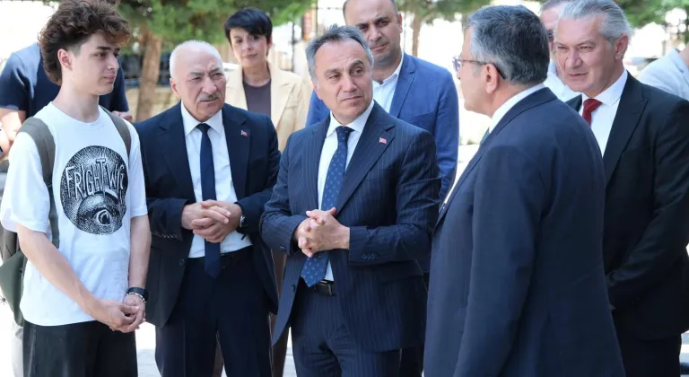 Rektör Yılmaz, peyzaj çalışmalarını inceledi