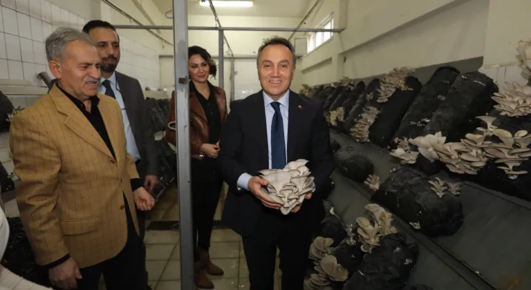 Rektör Yılmaz’dan mantar üretim tesisine inceleme ziyareti