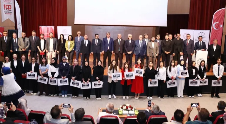 Şahbaz Derneği'nden Filistin temalı konuşma yapan öğrenciye umre hediyesi