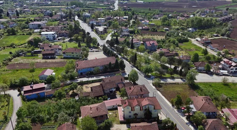 Sakarya Akyazı’nın 3 mahallesi sıcak asfaltta buluştu