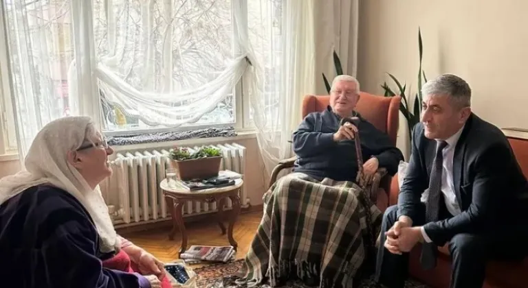 Sakarya Büyükşehir, Kapıları Aşındırarak Yürekleri Isıtıyor


