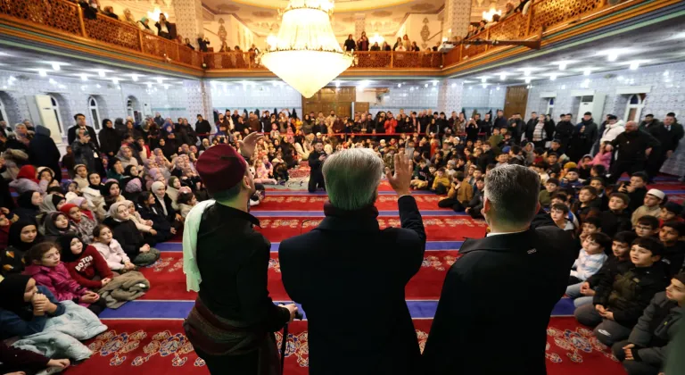 Sakarya'da 16 ilçede 6 bin çocuğa bayram sevinci