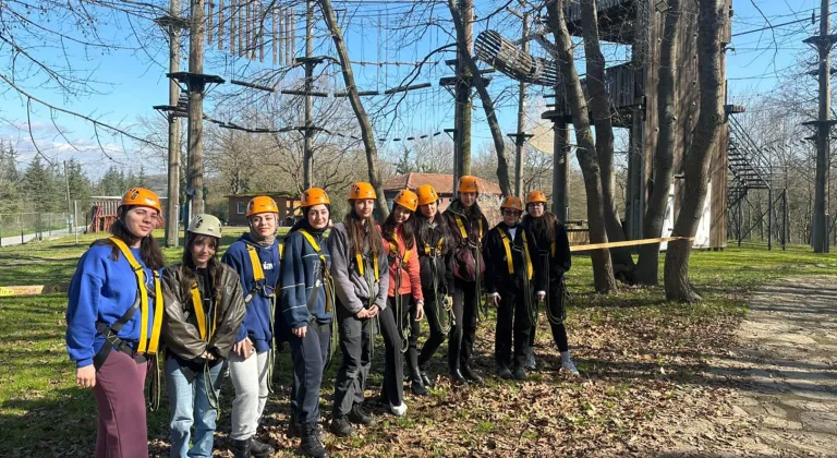 Sakaryalı gençler Macera Park’ta kamp deneyimi yaşadı